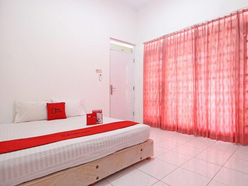 Reddoorz Near Terminal Tirtonadi Hotel Surakarta  Exterior photo