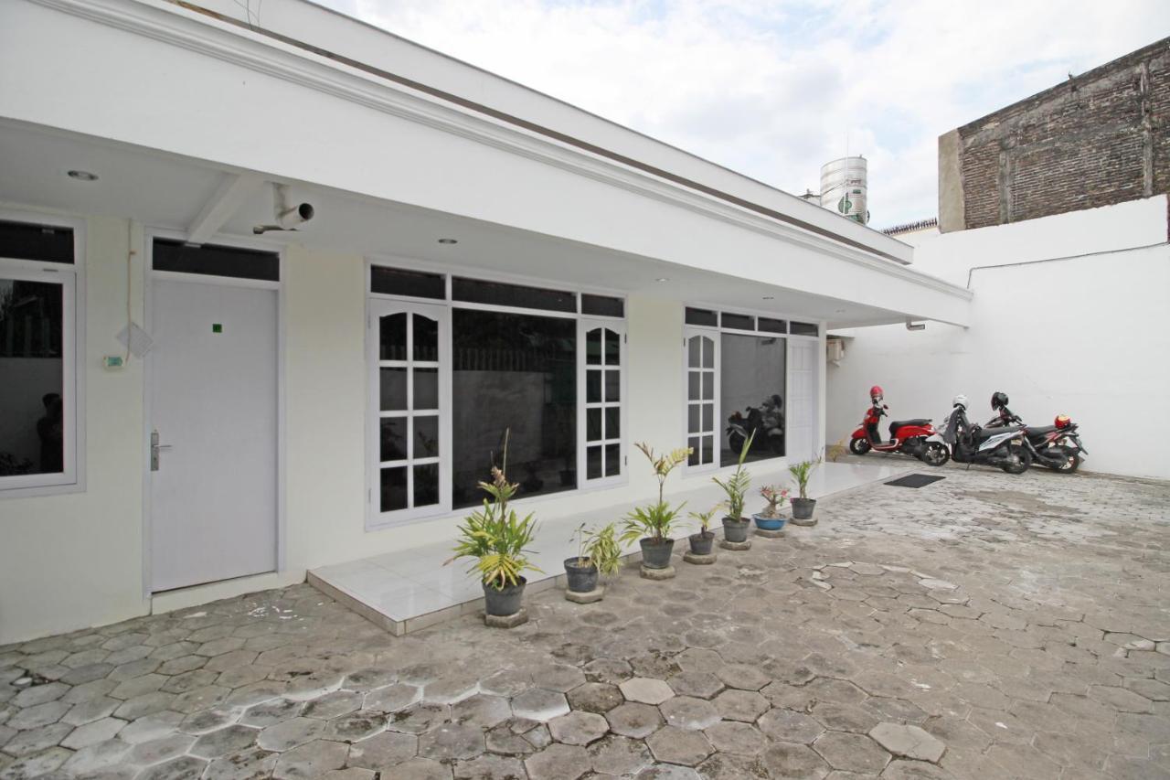 Reddoorz Near Terminal Tirtonadi Hotel Surakarta  Exterior photo