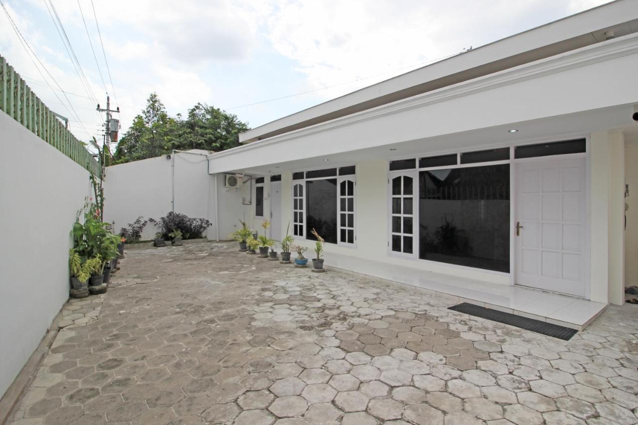 Reddoorz Near Terminal Tirtonadi Hotel Surakarta  Exterior photo